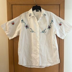 Bill Blass Women’s Floral Embroidered Button Down Shirt White Blue Size Medium